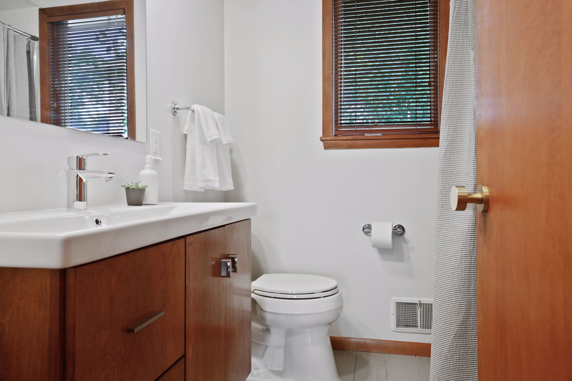 view of main floor full bathroom